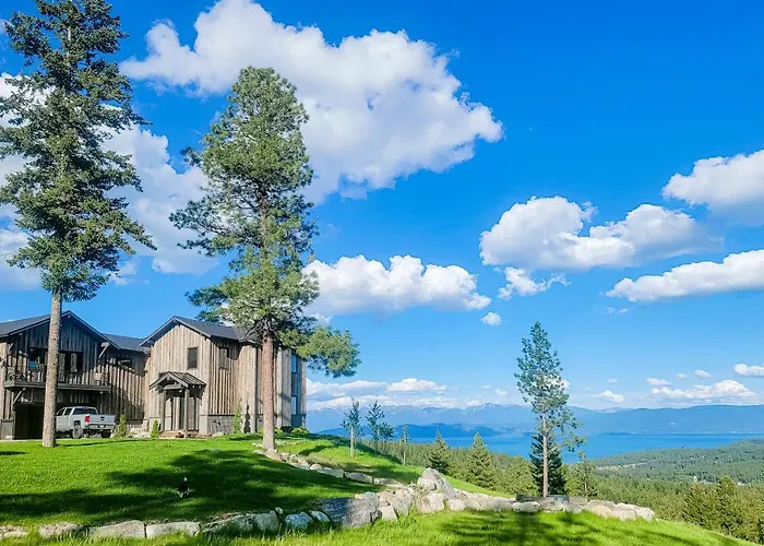 Peaceful Bay Getaway Villa Lakeside