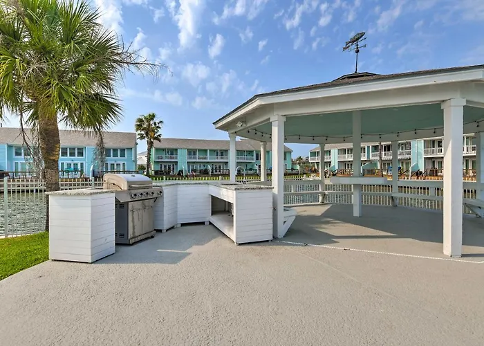 Waterfront Key Allegro Condo W/ Balcony & Pool Rockport