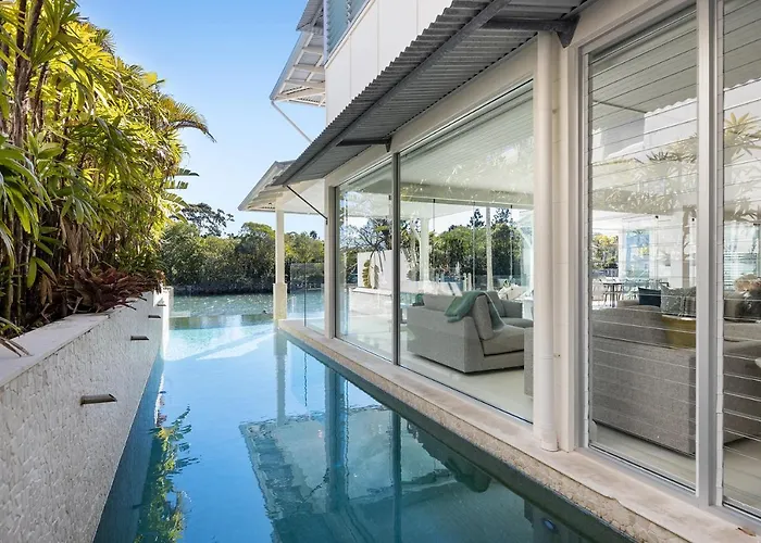 Iluka, Luxurious Riverfront Retreat Noosa Heads