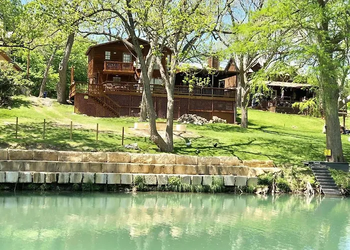 Little Ponderosa River Retreat- Luxury Guadalupe Riverfront Home! New Braunfels