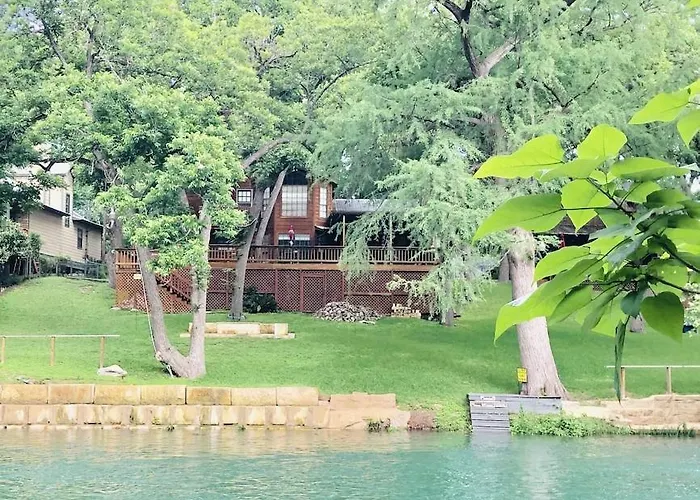 Little Ponderosa River Retreat- Luxury Guadalupe Riverfront Home! New Braunfels