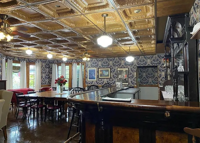 The Pickford House Villa Cambria