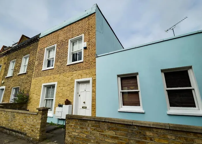 1 Bed Townhouse In Battersea Close To River Thames London