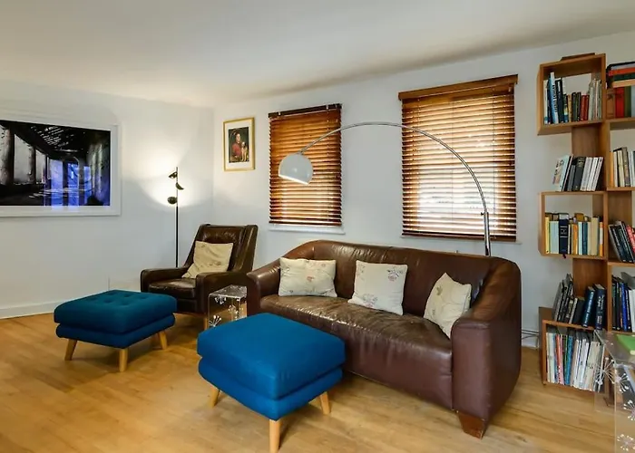 1 Bed Townhouse In Battersea Close To River Thames London