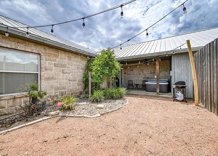 Cozi Cottage With Hot Tub! - 2 Min To Wineries! Fredericksburg