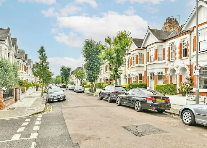Spacious Family Home With Garden London