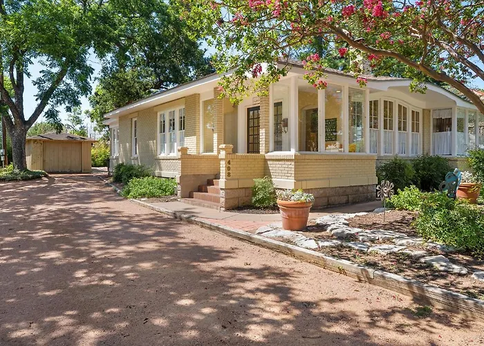 Gilded Carriage Haus With Hot Tub Villa Fredericksburg