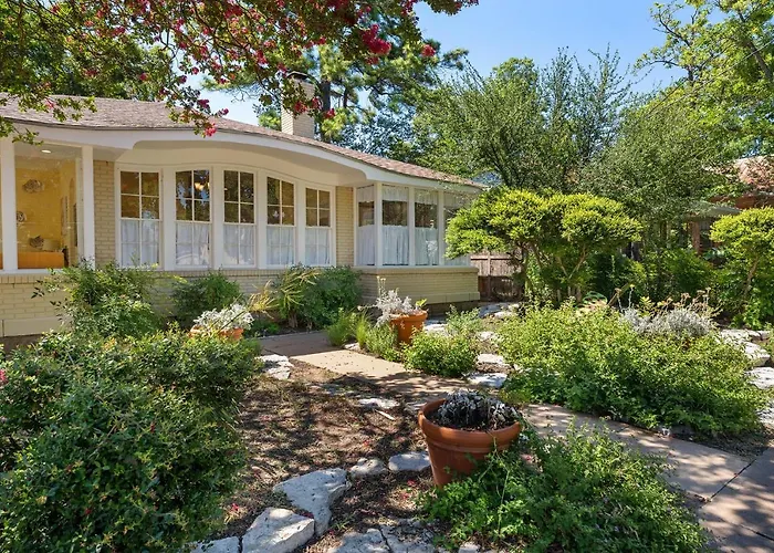Gilded Carriage Haus With Hot Tub Villa Fredericksburg