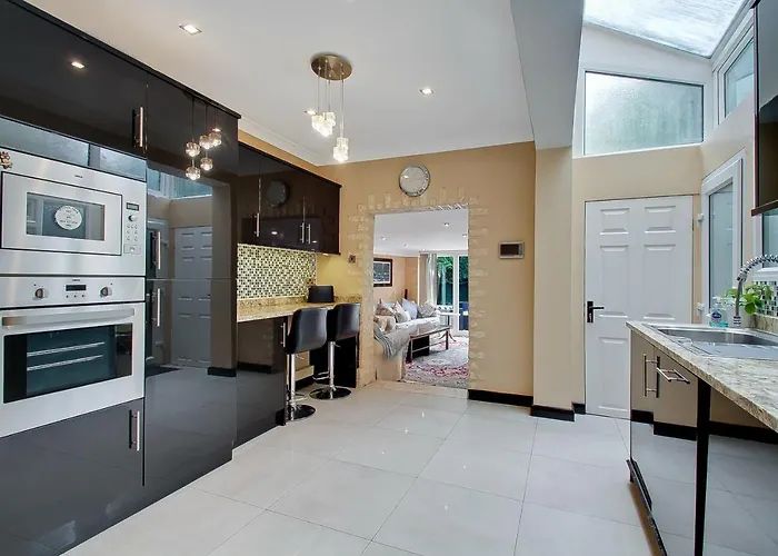 Noel Road Villa London