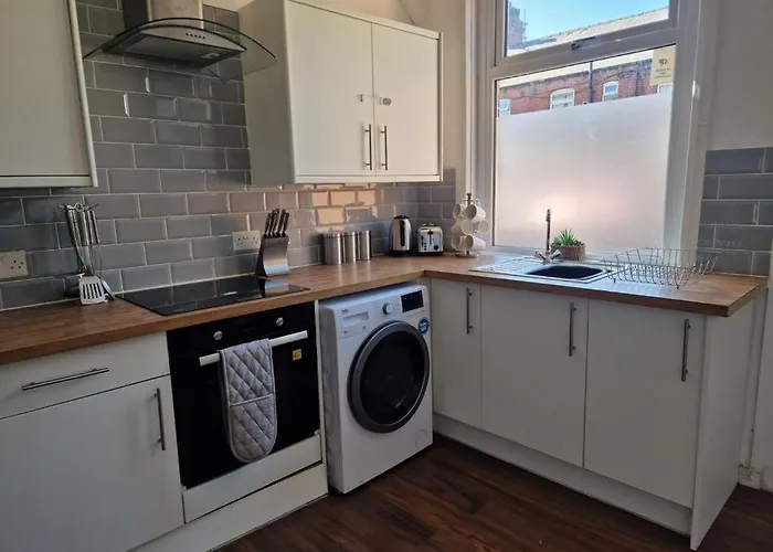 Cosy 3 Bedroom House In Beeston, Leeds, Ls11 7Jp