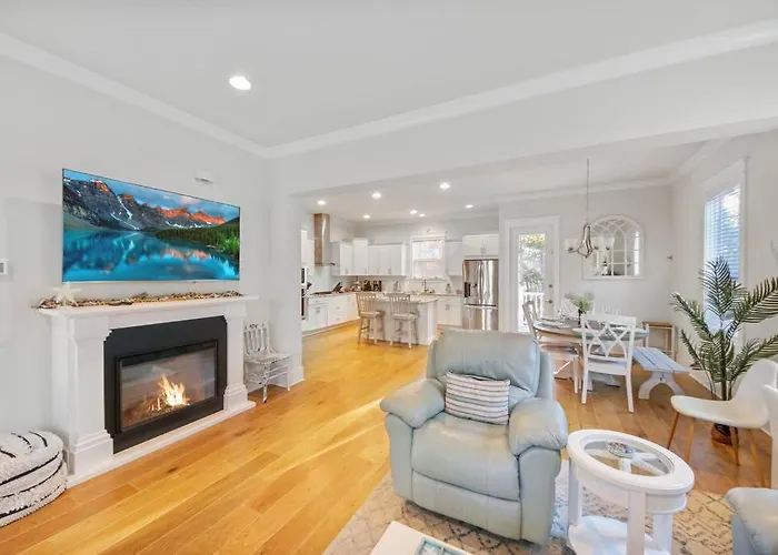 Coastal Oasis - Sleeps 10, Pool Villa Rosemary Beach