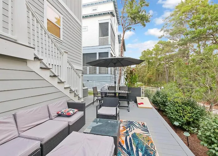 Coastal Oasis - Sleeps 10, Pool Villa Rosemary Beach