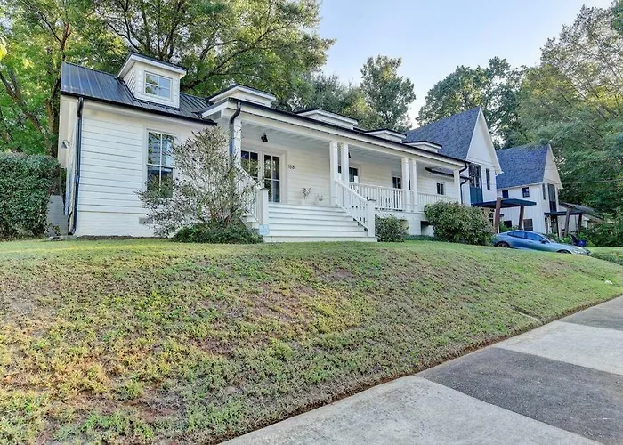 Modern Farm House In Heart Of The City- Sleeps 12 Atlanta