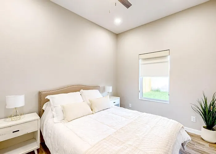 Uvalde Avenue Abode Villa McAllen