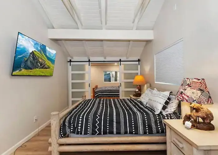 Modern Moab: Near Boulder Bay + Spa + Large Yard Big Bear Lake