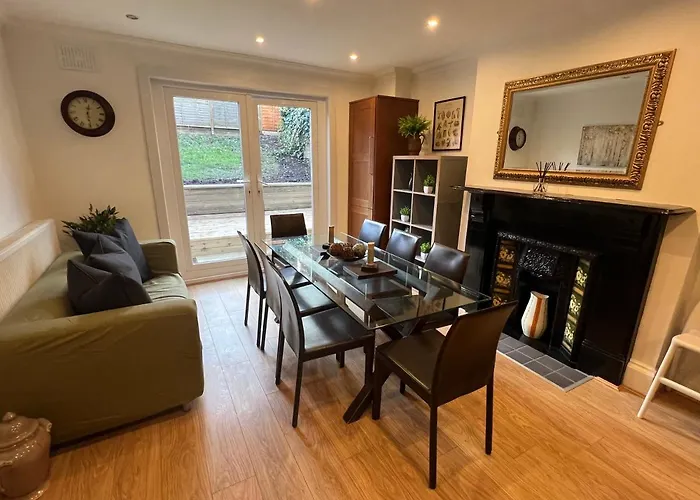 4 Bed House 10 Min Walk To Tube Villa London