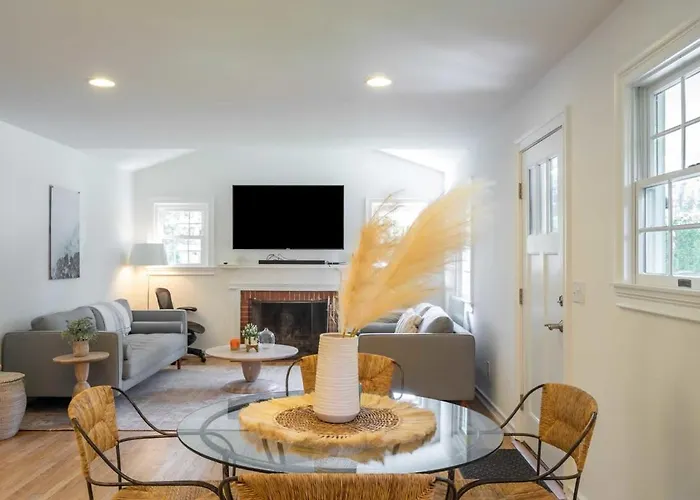 Driftwood Cottage By Rove Travel - Serene Cottage East Hampton