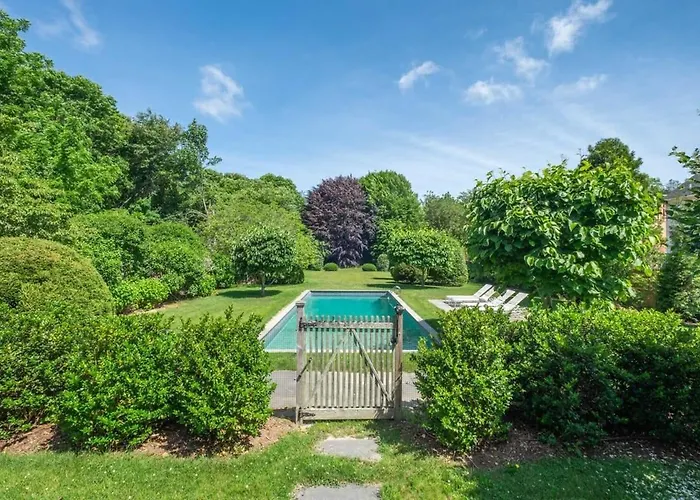 Driftwood Cottage By Rove Travel - Serene Cottage East Hampton