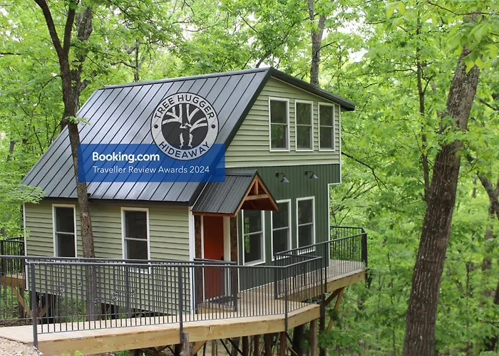 Secluded Treehouse In The Woods - Tree Hugger Hideaway Villa Branson