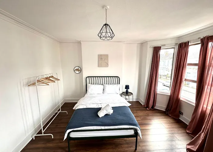 Charming, Renovated Residence In Willesden Green London