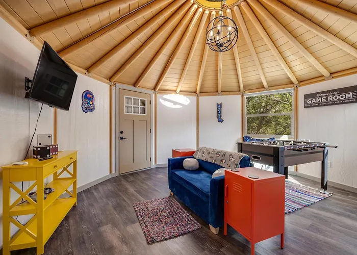 Magnolia Yurt - Freedom Yurt Cabins Canyon Lake