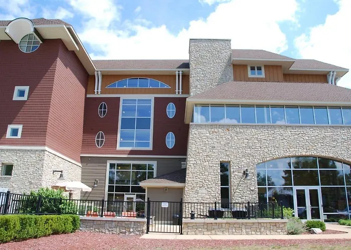 Spacious Furnished Suite At Peninsula Bay Resort Traverse City