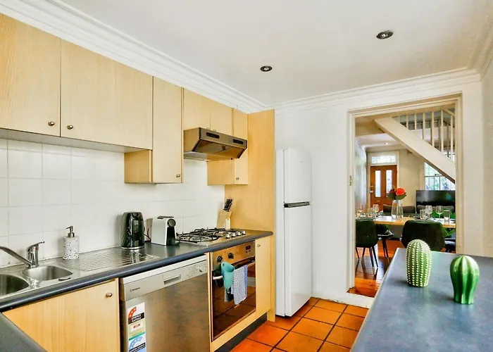 Spacious 3 Bedroom On The Edge Of Downtown Darghan St 2 E-Bikes Included Sydney