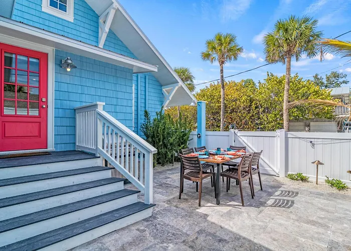 Salty Sister - 302 Villa Anna Maria