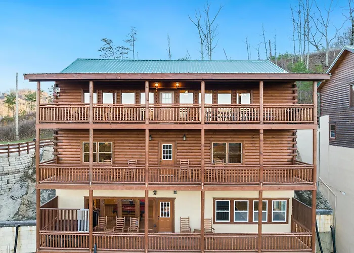 Splashing Heavenly Retreat, Private Indoor Pool, Game Room, Wifi, 560 Free Tickets Each Paid Day Sevierville