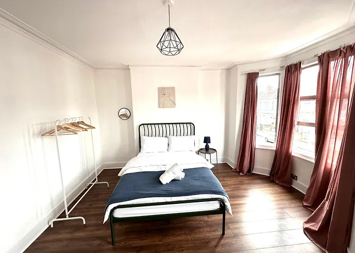 Charming, Renovated Residence In Willesden Green London