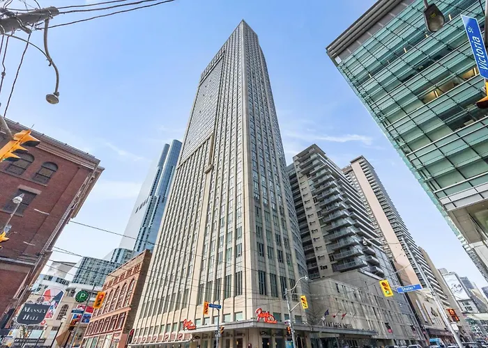 Modern 2-Bedroom Condo W Floor To Ceiling Windows Toronto