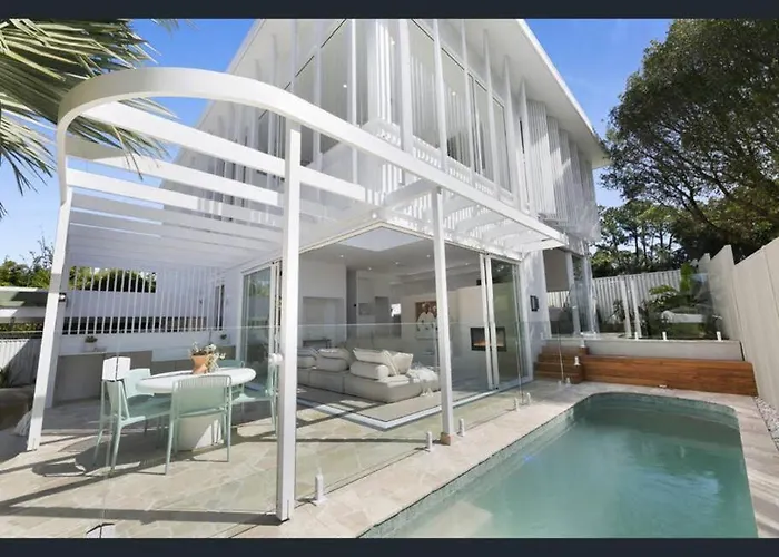 Luxury Mermaid Waters Holiday Home Gold Coast
