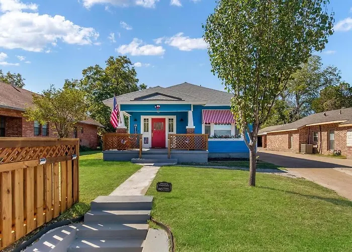 Stockyards Patriot Outpost - Sleeps 8 - Just 3/4 Miles Villa Fort Worth