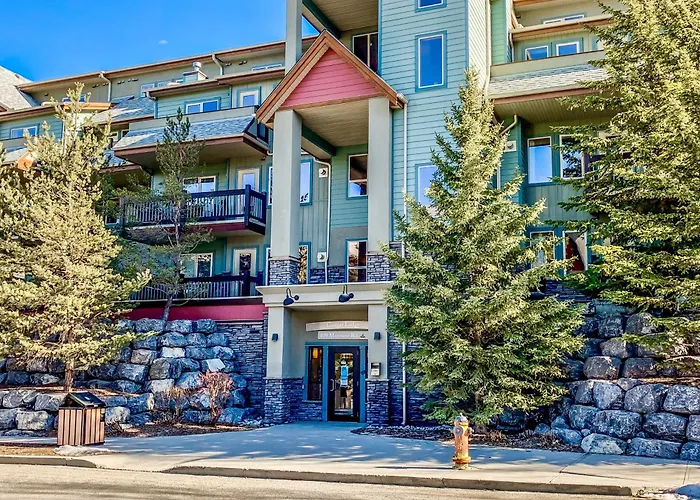 Canmore Mountain View Loft Apartment Heated Outdoor Pool