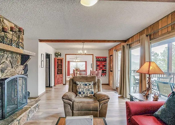 Hummingbird Haven - Charming Ruidoso Retreat Home
