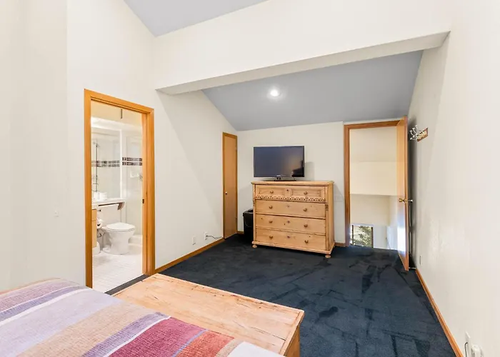 Palisades Tahoe Lodge Rentals Studio Loft #315 Olympic Valley 