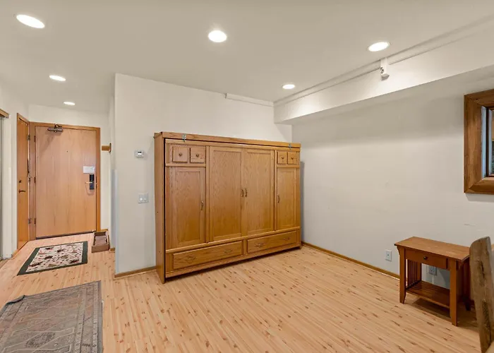 Palisades Tahoe Lodge Rentals Studio Loft #315 Olympic Valley 