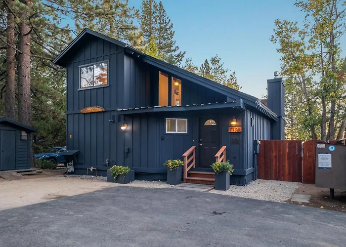 Waves End Lakefront - 3Br Tahoe Vista W Private Sandy Beach, Walk To Town!