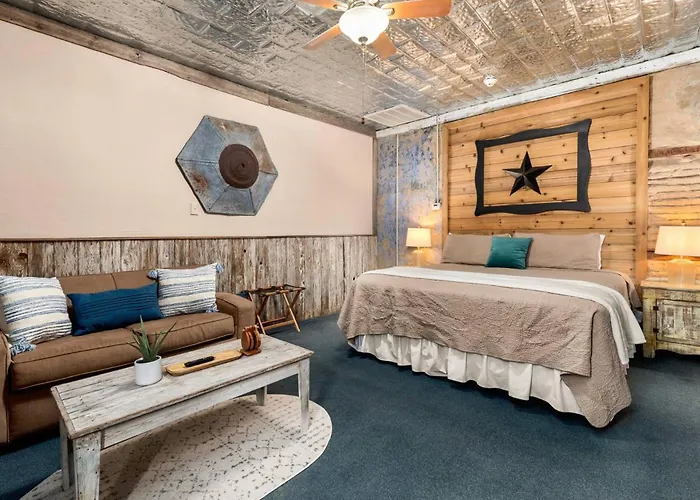 #7 The Hideaway Villa New Braunfels