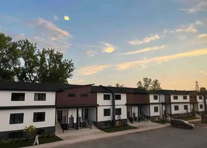 5 Mins To The Falls Brand New Home Niagara Falls