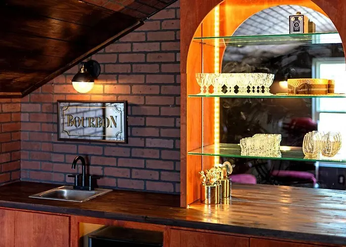 The Hidden Tavern House With Private Hot Tub Fredericksburg