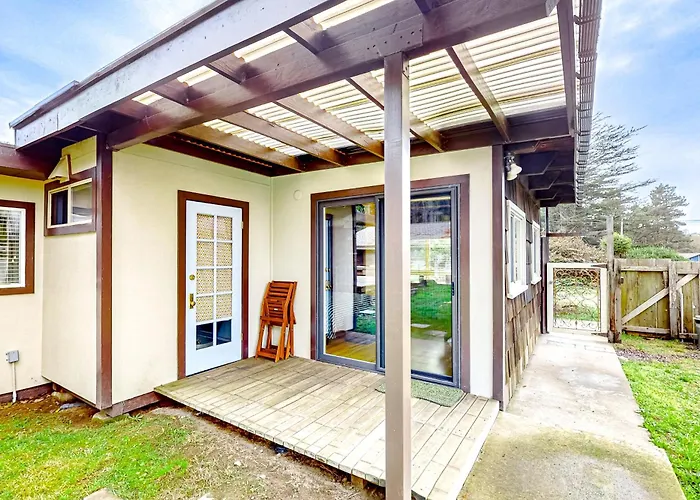 Eco-Conscious Home With Spacious Yard & Ev Charger Fort Bragg