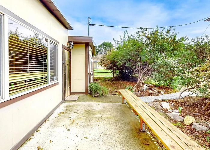 Eco-Conscious Home With Spacious Yard & Ev Charger Fort Bragg