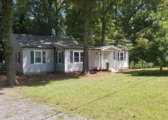 Private Single Level Standalone House Large Lot - 3 Bedrooms Charlotte