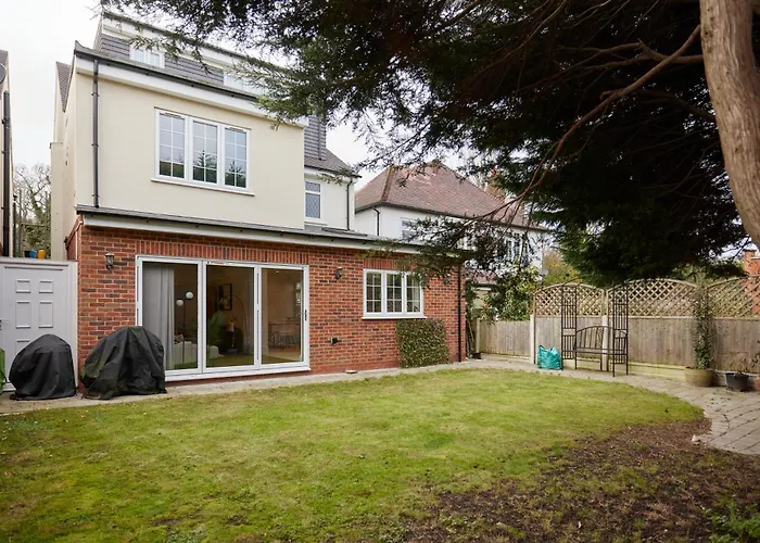 The Redbridge Sanctuary - Spacious 3Bdr House With Garden London