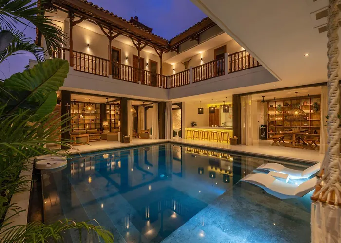 Casa Galicia - Spacious Central 7Br Villa, Pool & Sunset Rooftop Canggu 