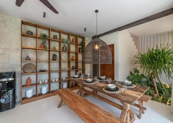 Casa Galicia - Spacious Central 7Br Villa, Pool & Sunset Rooftop Canggu 