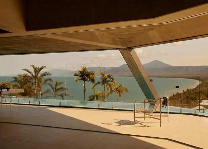 'The Edge' Unique Luxury Experience Villa Port Douglas