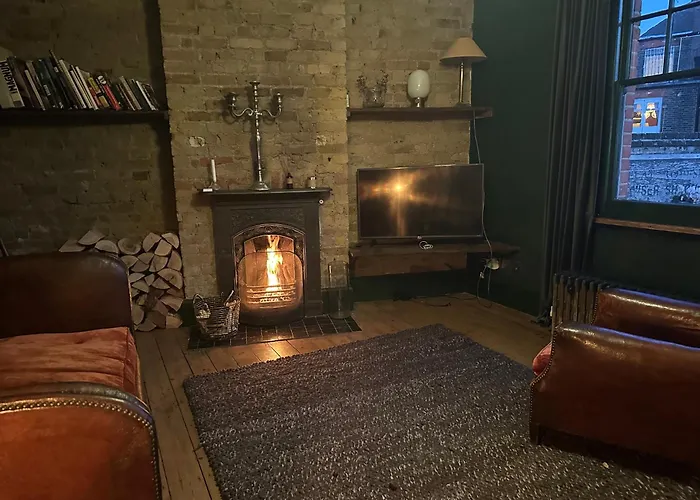 Campania & Jones House Villa London