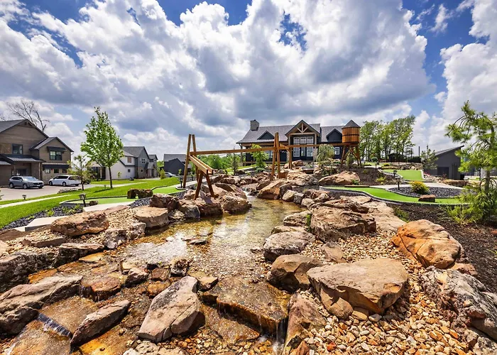Serenity Shores Resort - Luxury Lakefront Lodge - Pools And Many Free Amenities Kimberling City